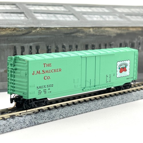 Microtrenes de patio de carga escala N 2303B Smuckers 50 ft puerta enchufable vagón de carga SMUX 3332 | Condition: Used