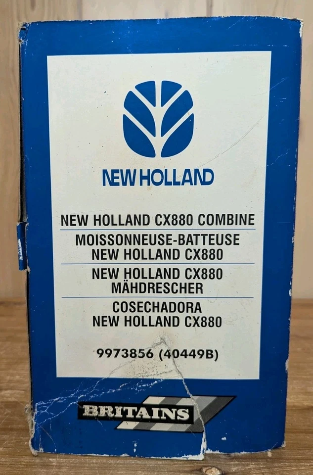 BRITAINS 1/32 Scale NEW HOLLAND CX880 COMBINE with Grain Head #9973852 NIB - Image 2 of 4