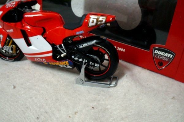 Ducati Desmosedici 2004 モデルキット Loris Cap Ducati Desmosedici 2004 モデルキット Loris Cap