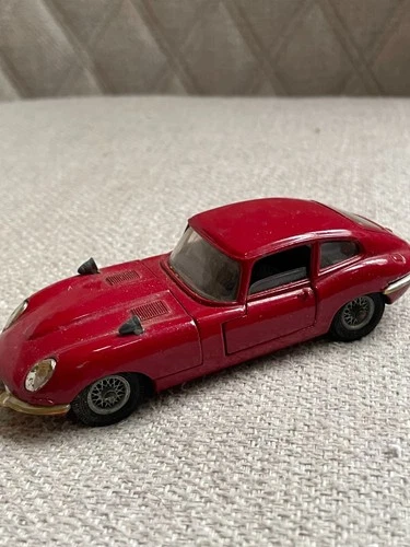 VINTAGE CORGI TOYS 1:43 #335 4.2 LITRE JAGUAR E-TYPE 2+2 RED DIECAST NEAR MINT