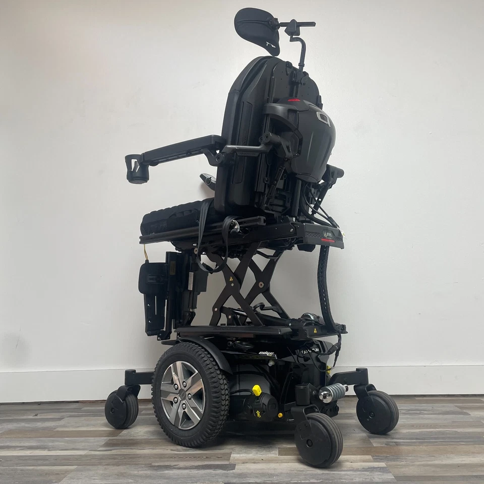 QUANTUM Q6 EDGE 2.0 POWER WHEELCHAIR.POWER TILT,LIFT, RECLINE AND LEGS - Image 4 of 4