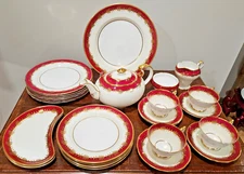 Vtg Aynsley Rutland Burgundy & Gold Bone China - 27 Pieces - BEAUTIFUL condition