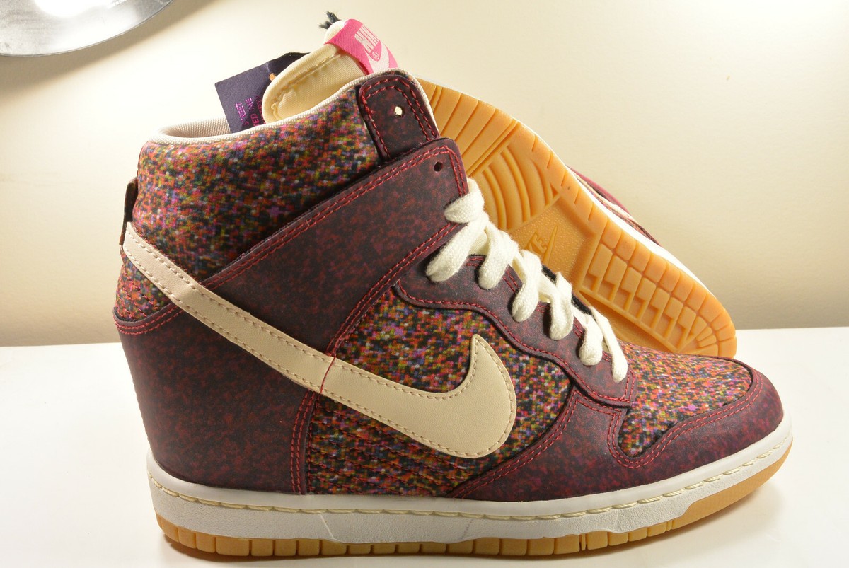 Nike Dunk High アートプリント Golden Mountain Graphics Adorn the Nike Dunk High 