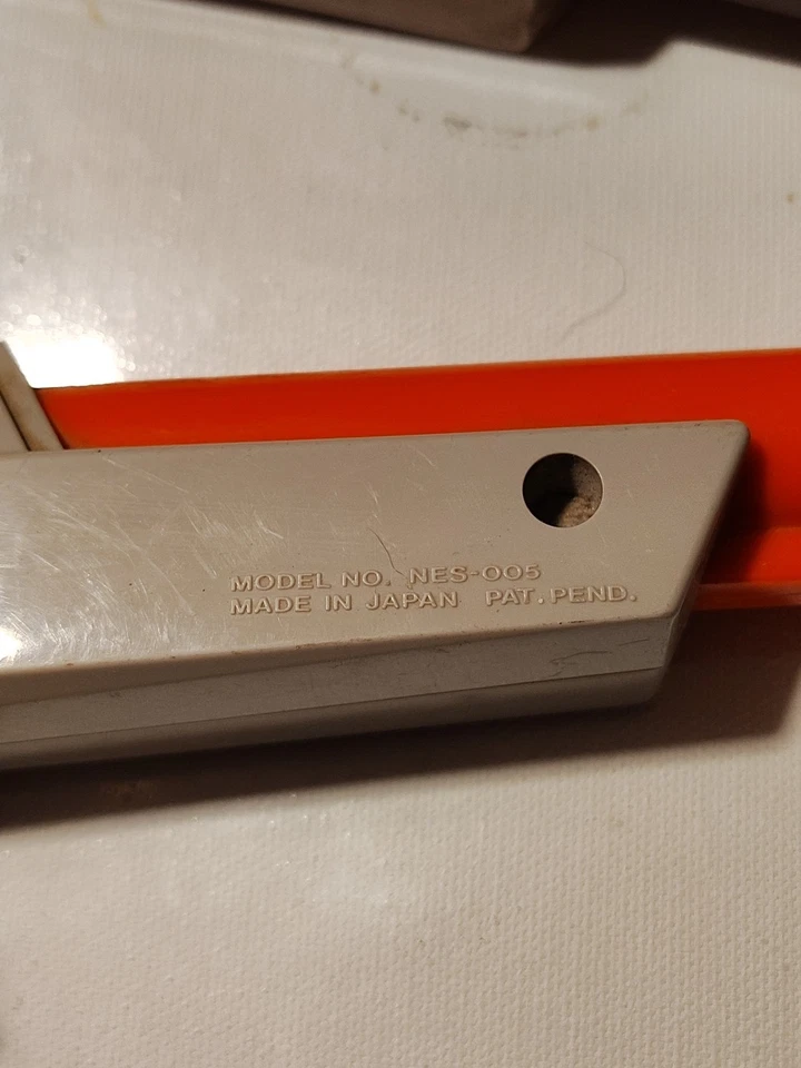 3 Vintage Original 1985 Nintendo NES Zapper Duck Hunt Gun NES-005 Orange & Gray - Image 4 of 4