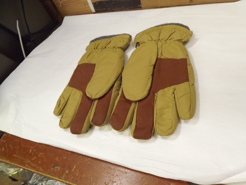 L.L. Bean Beige  Size Medium  Gloves  Leather Palm w/ Land's End Liners
