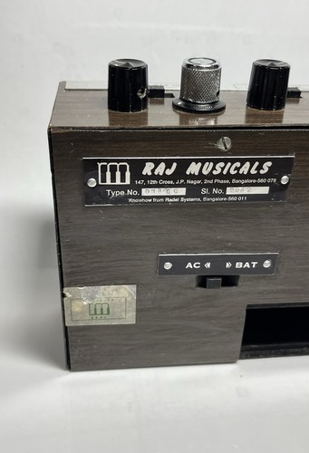 Raj Musicals Deluxe Dhruva, a vintage Indian drone synth Synthesizer - Picture 16 of 24