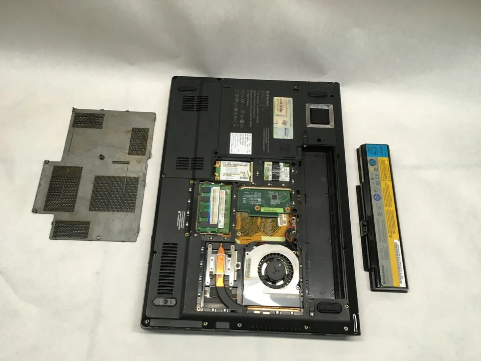 Lenovo IdeaPad Y530 15" Laptop  Boots to BIOS NO HDD/Charger JR - Image 4 of 4