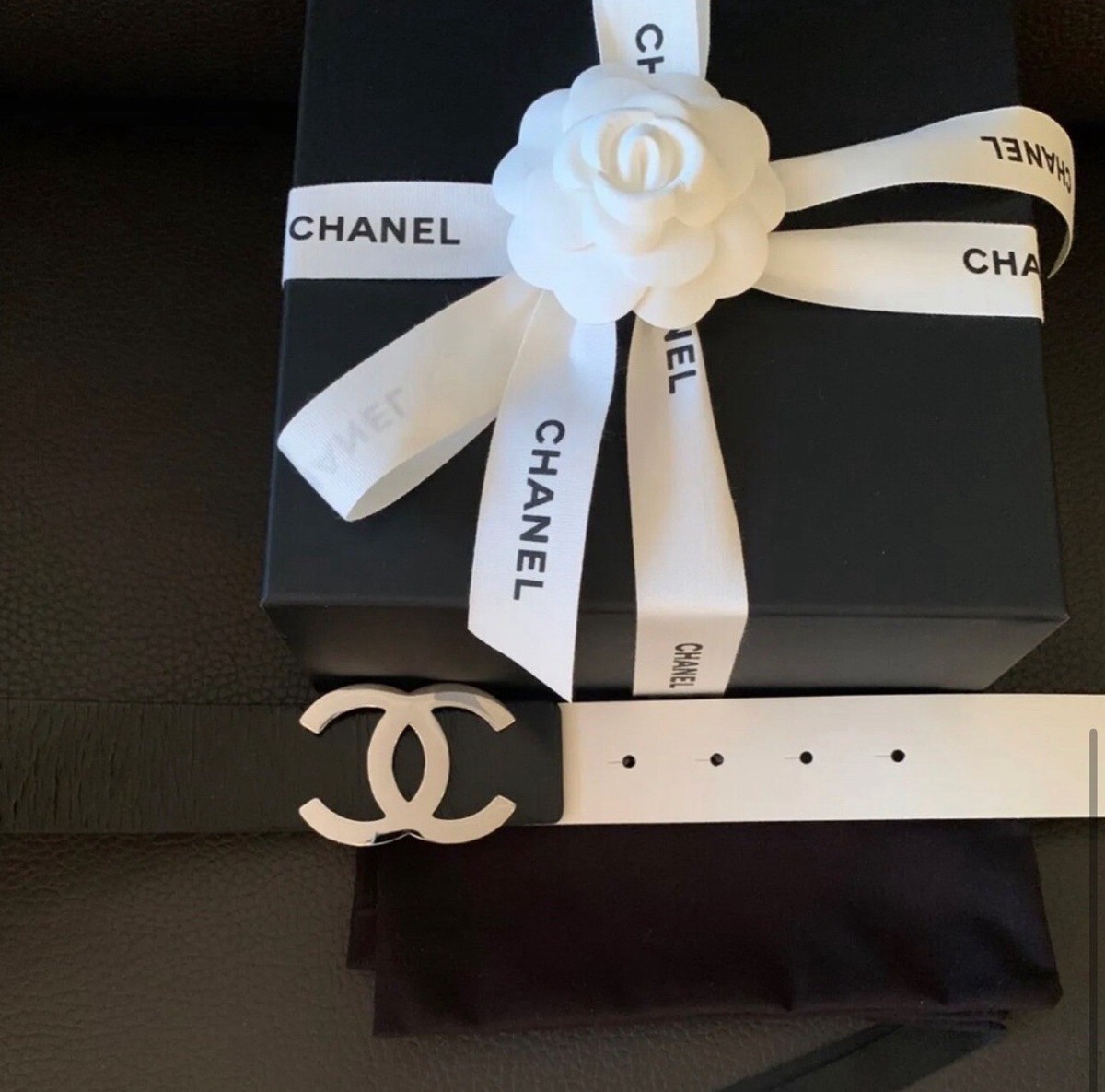 CHANEL ?NEW CC SILVER LOGO REVERSIBLE BLACK AND WHITE LEATHER BELT 90 Chanel Silver CC Logo Reversible Leather Belt Black/ White  main image 4