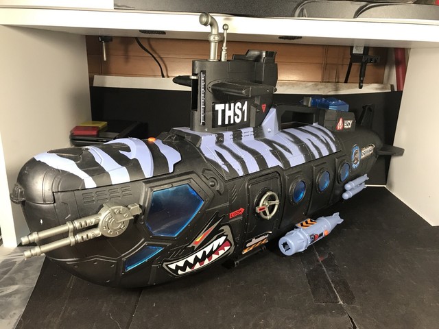 toys r us submarine