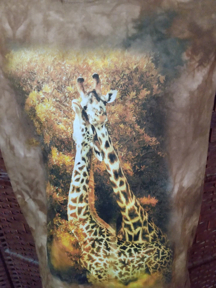 NWT The Mountain Giraffe Print T Shirt Adult Small Tie Dye Giraffes Animal Print - Imagen 2 de 4