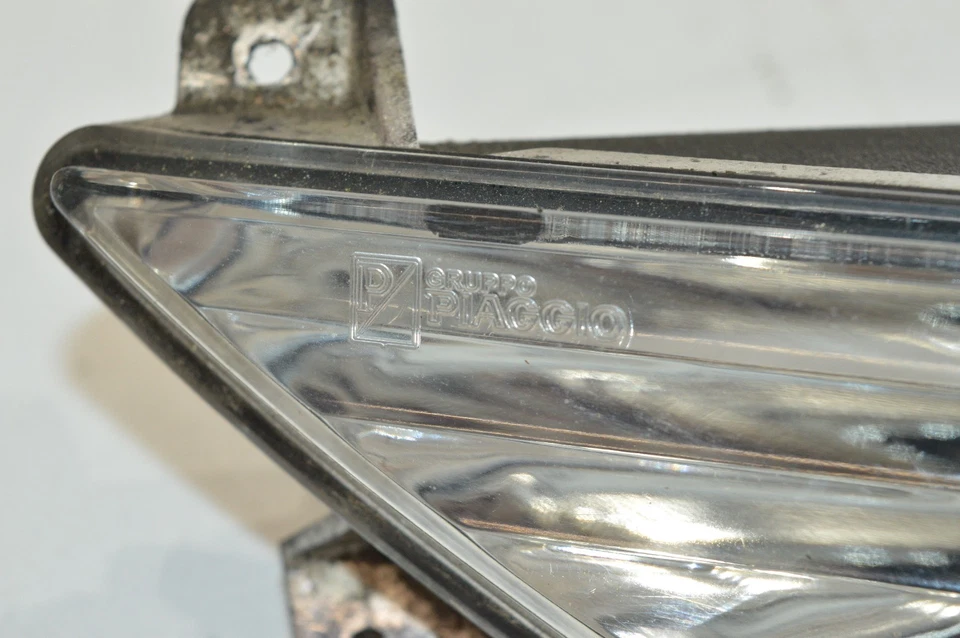 PIAGGIO MP3 250 BLINKER BLINKLEUCHTE VERKLEIDUNGSBLINKER VORNE LINKS - Bild 3 von 4