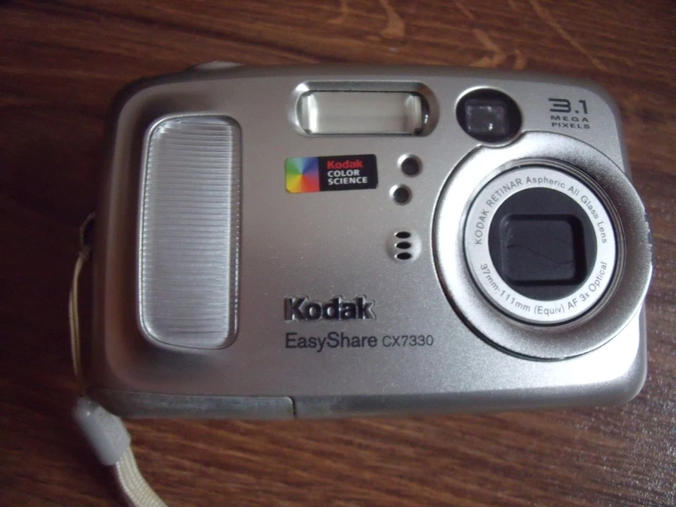Kodak EasyShare CX7330 Digital Camera 3.1MP Silver  - Bild 2 von 3