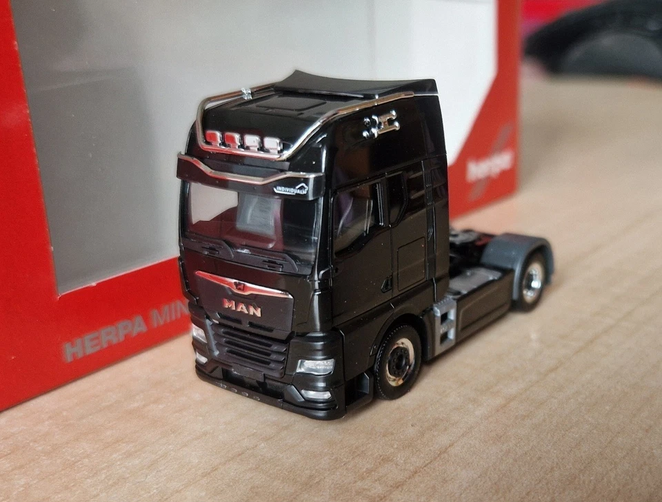 Herpa 313728 MAN TGX GX trattore stradale neutro nero con accessori 1:87 OVP - Immagine 3 di 4
