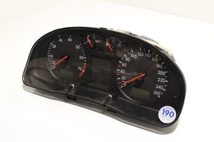Tacho Kombiinstrument Automatikgetriebe 3B0920802D VW Passat 3B Original 41174