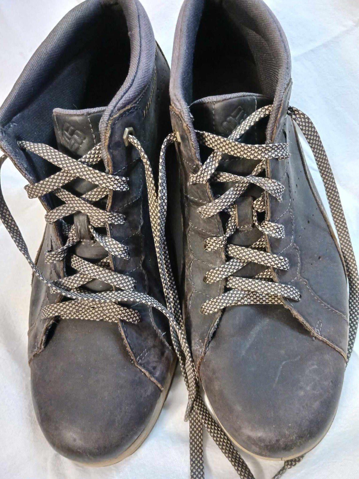 three passes chukka leather