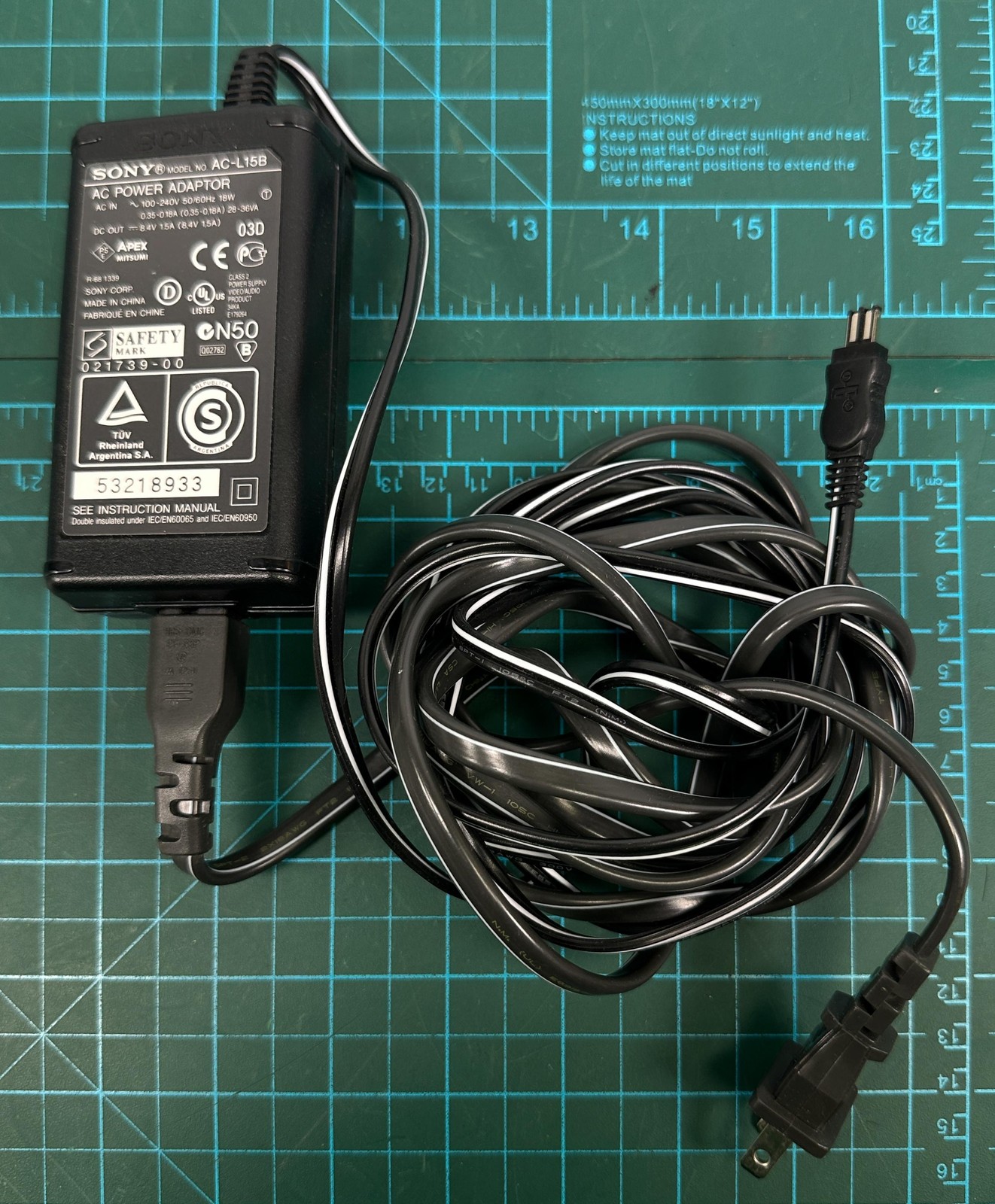 Sony AC-L15B Power Adapter Charger 8.4V 1.5A 100-240V Black 