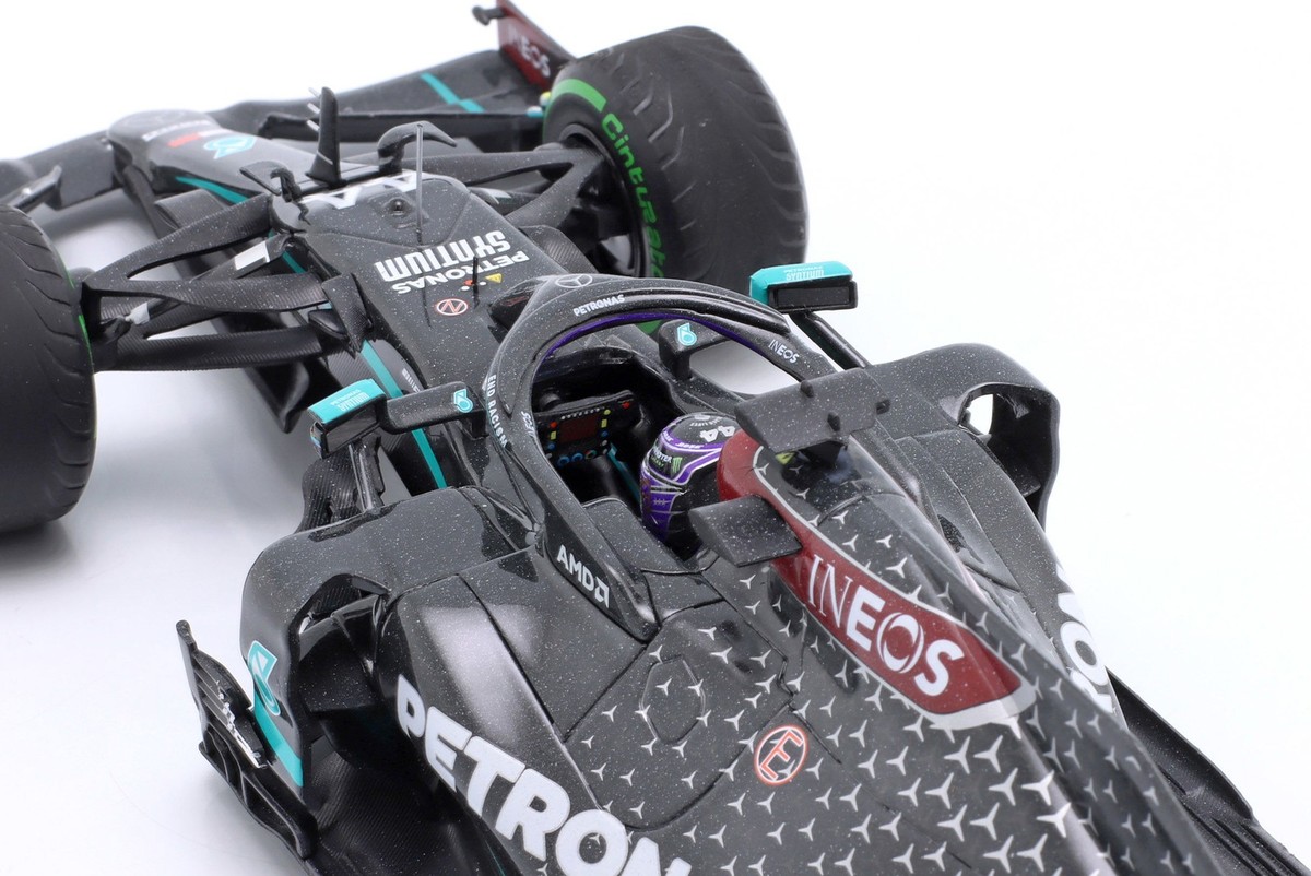 Minichamps - 1:18 Mercedes-AMG F1 W11 No.44 Lewis Hamilton World