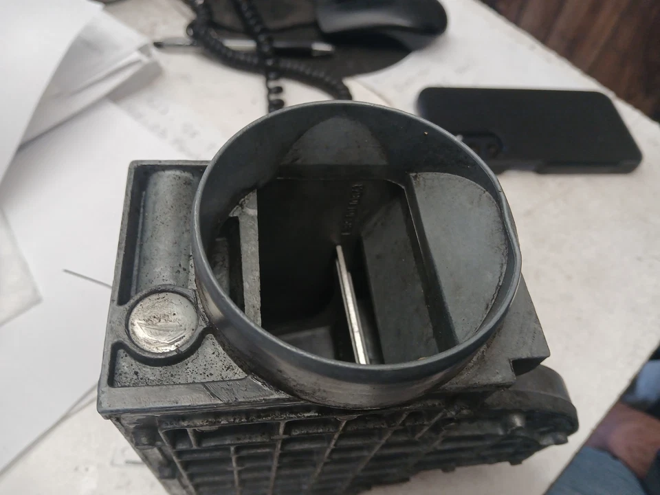 Porsche 928 Air Flow Meter 0280203015 1983 used - Image 2 of 4