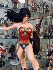 WONDER WOMAN PREMIUM FORMAT STATUE SIDESHOW 1...