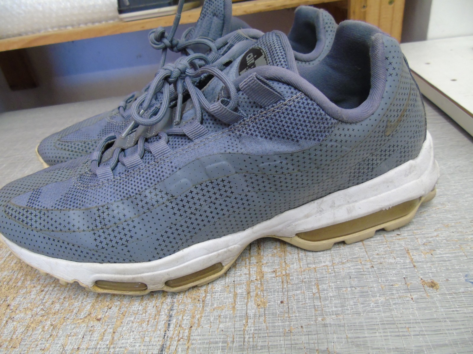 GENUINE NIKE AIR MAX 95 size 9.5 UK **USED CONDITION**  RARE DESIGN** OFFERS!!! image 3