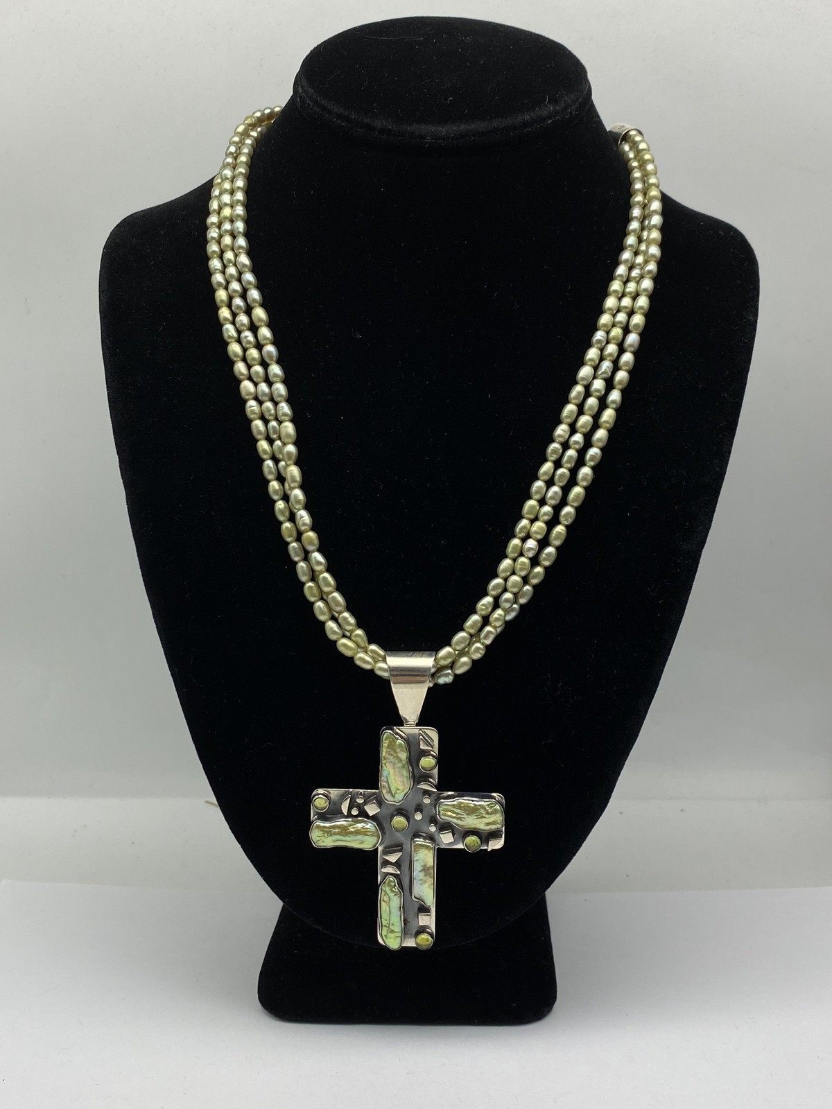 Collar Cruz Religiosa Desert Rose Trading Plata Esterlina Verde F.W 58.6g