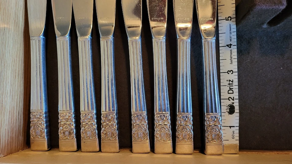 Vintage Set of 8 Silver Handles Dinner Knives Community Stainless BladeFlatware  - Image 2 of 4