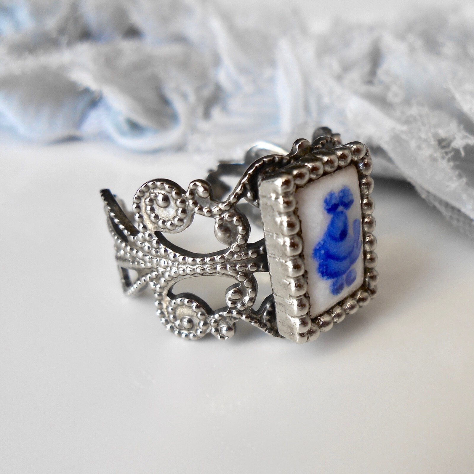 Bague Vintage Ajustable Filigranée Argentée - Cadre Fleur Bleu émail, Neuf Sans Emballage