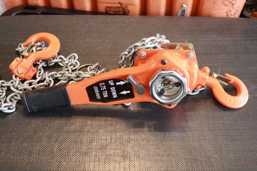 0.75 Ton Manual Ratchet Lever Hoist with Hook for Lifting & Pulling Heavy Loads