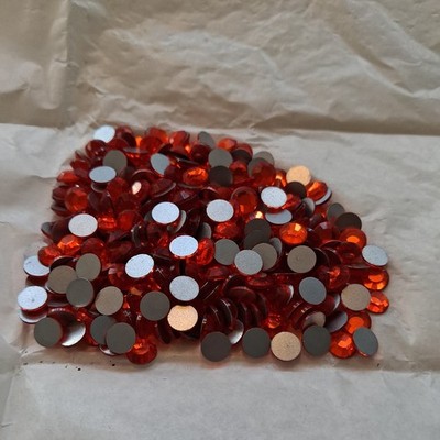 Art 2012 SS30 Hyazinthe Glas Flatback Steine.  foliert.  Unbenutzt.  100 Stk.