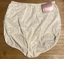 MYONNE VTG PANTIES - NWT NYLON  SIZE 9 (44-45 HIPS) Granny Panties Style White