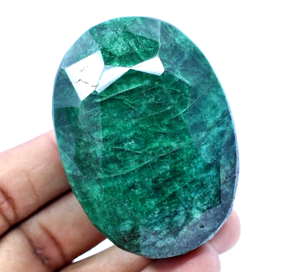 750.0 Ct Natural Huge Green Emerald Earth-Mined Certified Museum Use Gemstone - Image 4 of 4