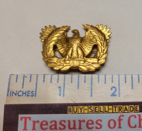 Vintage WWII US Miltary Eagle Wreath Pin & Clasp Lapel Hat Badge Insignia Brass - Picture 2 of 6