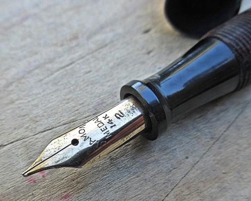 Vintage Diamond Medal Fountain Pen - FINE 14k nib - Picture 8 of 11