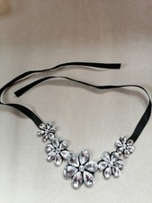 Modeschmuck-Kette schwarz/transparent - elegant - Stoffband kurze Form für Damen