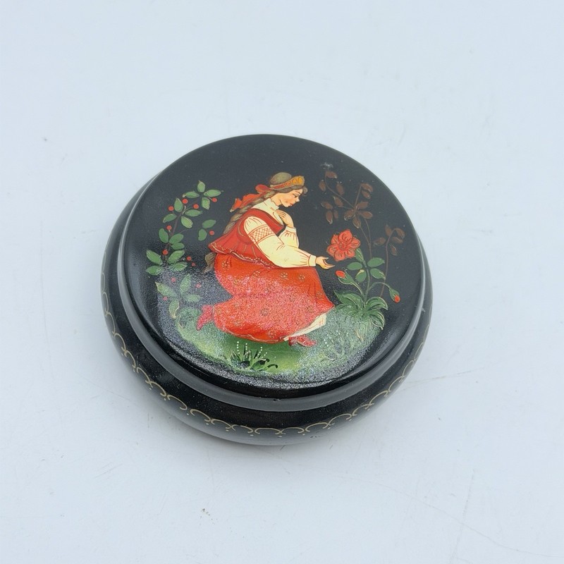 Vintage Japanese Black Lacquer Round Trinket Jewelry Box Lady & Flower Scene
