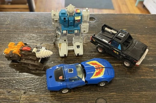 Vintage Transformers Lot Hasbro Four Figures Included - Flaws On 2 Of Them