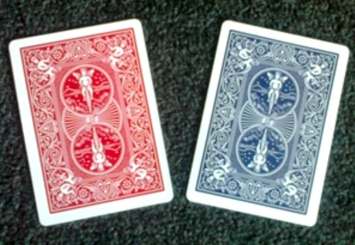 2 Cartes Spéciales Bicycle - Dos Bleu / Dos Rouge - Tour de magie - Photo 1/1