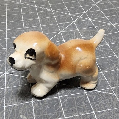 Vintage 4x3x2 ceramic beagle pup cocker spaniel figure happy tail chipped dog