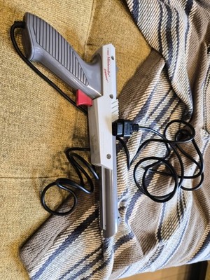 Nintendo NES Zapper Gun NES-005 Gray OEM Original 1985 Vintage *TESTED-Works*