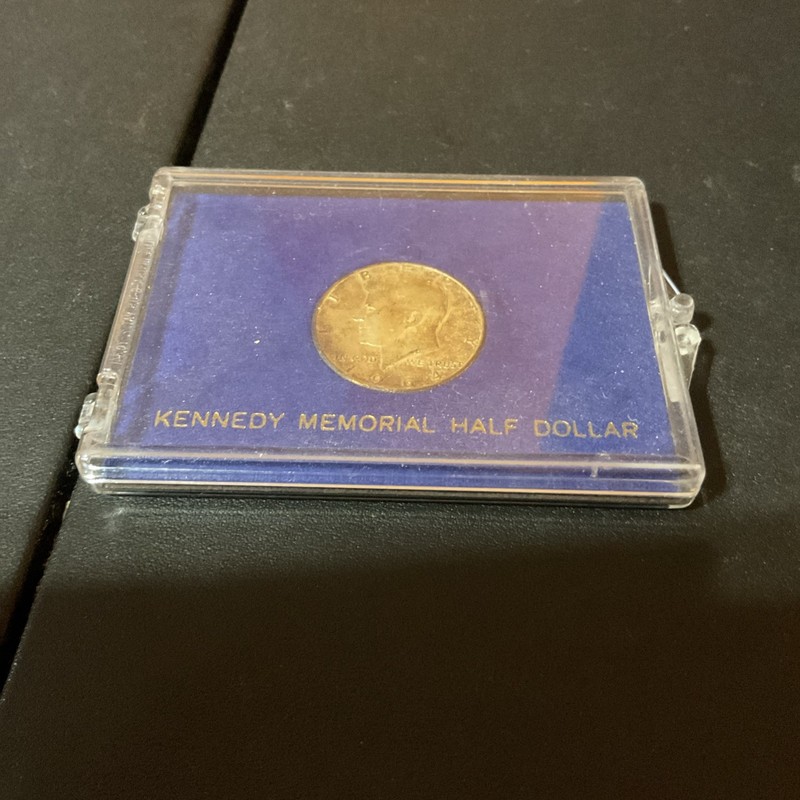 1964 JOHN F. KENNEDY MEMORIAL U.S. HALF DOLLAR-90% SILVER-WITH PLASTIC CASE-NICE