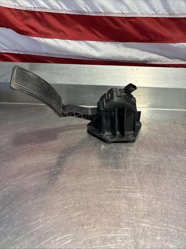 Ford F350 Super Duty 2013 usado 6,7 L diésel CC3C9F836BB pedal acelerador Foto 4 de 4