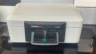 Sentry Safe 1100 wasserdicht feuerfest Sicherheit Safe Box + Schlüssel, sauberer Zustand, B