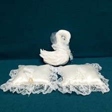 VTG 80s Wedding Ring Bearer Pillows + Swan in Off White Lace VTG Condition 