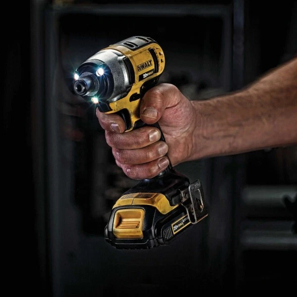 DEWALT CANADA 20V MAX Cordless Combo 10-Tool KIT - Image 3 of 4