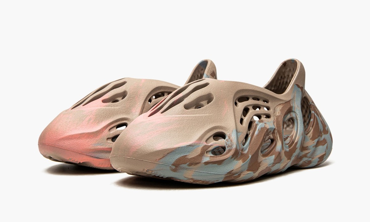 Yeezy Foam RNNR 
