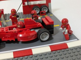 LEGO 8375 Ferrari F1 Pit Set Racers 2004