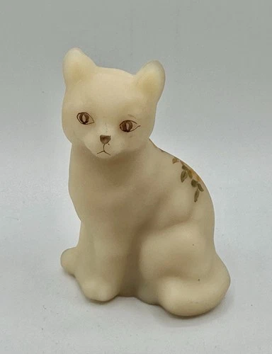 VTG FENTON Custard Satin Cat Figurine Hand Painted DAISIES Floral Design Signed