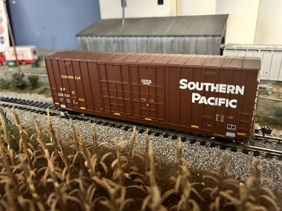 HO Scale Intermountain Southern Pacific 50  High Cube Boxcar #226031