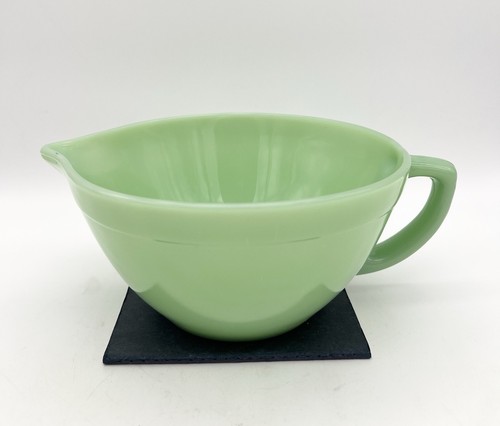Vintage 40s Fire-King Jadite Oven Ware Batter Mixing Bowl Handle Pour Spout USA