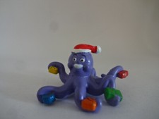 Zwierzęta wodne " ośmiornica siedzi na świątecznej paczce